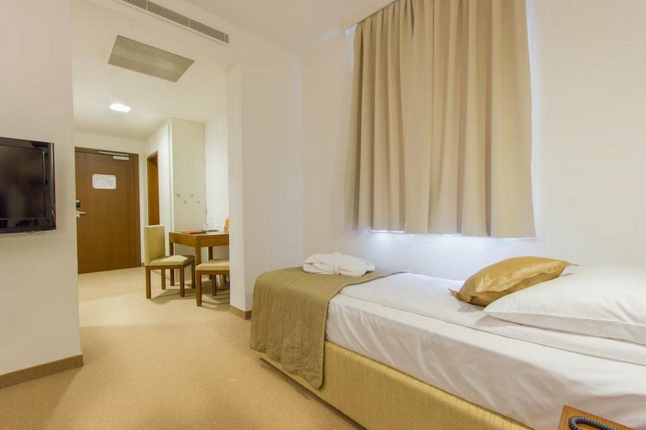Rimske Terme - Hotel Zdraviliski Dvor Rimske Toplice Eksteriør billede