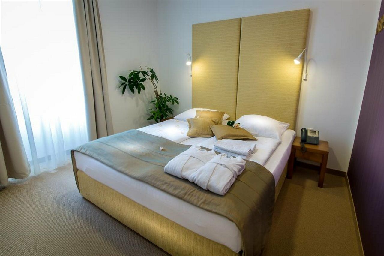 Rimske Terme - Hotel Zdraviliski Dvor Rimske Toplice Eksteriør billede